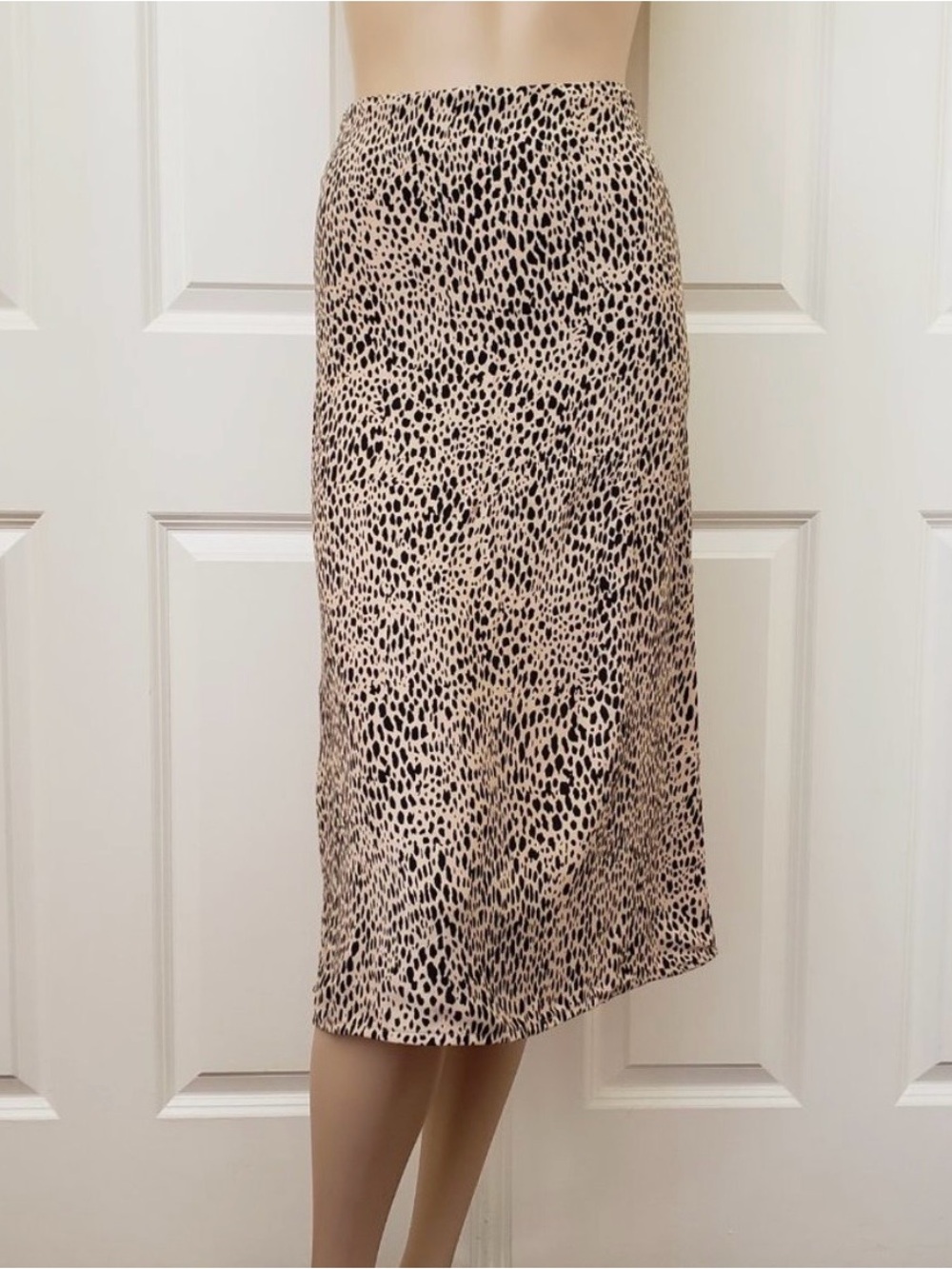 Brandy Melville Leopard Print
Midi Phoebe Skirt